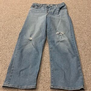 Cute women’s Levi jeans!